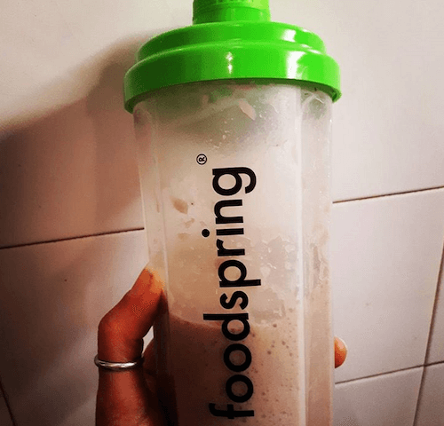 Shape Shake und Shaker zu sehen Foodspring Selbsttest Shape Shake