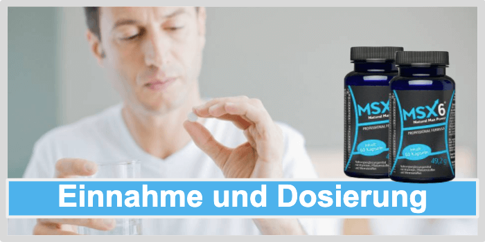 Mann hält eine Tablette und ein Glas Wasser in der Hand