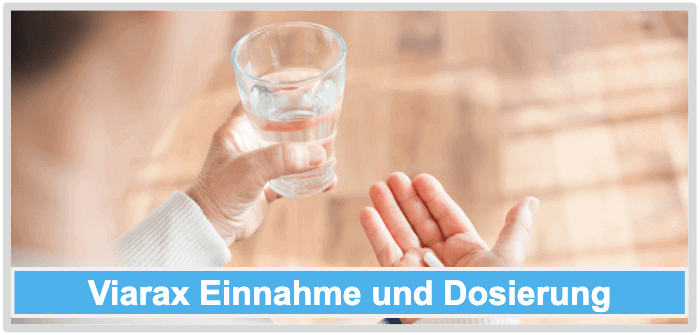 Ein Mann hält ein Glas Wasser und eine Kapsel in der Hand. Viarax Einnahme Dosierung Anwendung