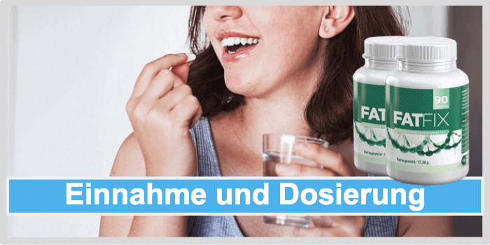 Lächelnde Frau hält eine Kapseln und ein Wasserglas in der Hand Fatfix Einnahme Dosierung Anwendung