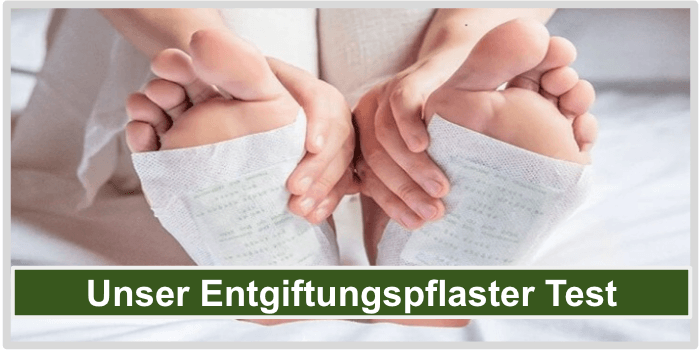 Eine Frau mit Pflastern zum Entgiften an den Füßen Entgiftungspflaster Test Bild