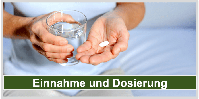 Ein Mann der eine Tablette mit einem Glas Wasser einnimmt Potenzmittel Vergleich Einnahme und Dosierung