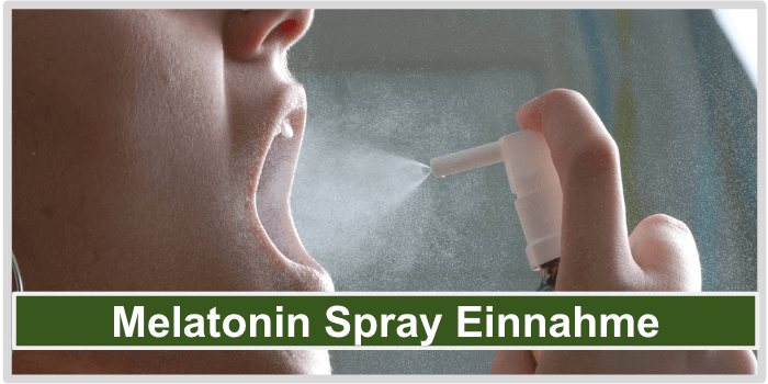 Eine Frau sprüht sich ein Spray in den Mund Melatonin Spray Einnahme Bild