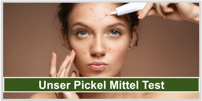 Eine junge Frau bei der Gesichtspflege Pickel Mittel Test Bild
