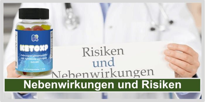 Schild "Risiken und Nebenwirkungen" wird vom Arzt gehalten Keto-XP Nebenwirkungen Risiken Unvertraeglichkeiten